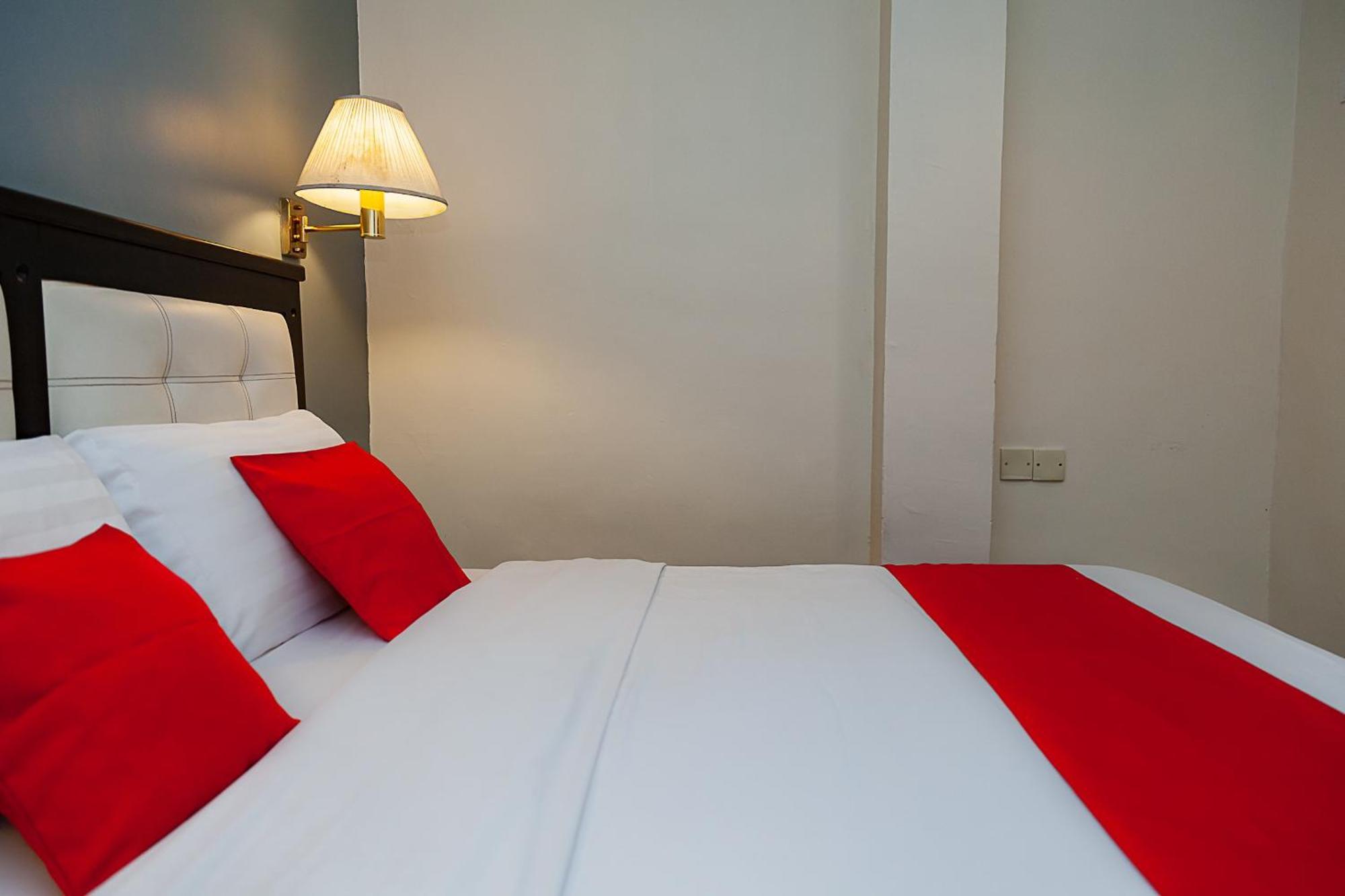 Super Oyo 90055 Mansion Inn سيبو المظهر الخارجي الصورة