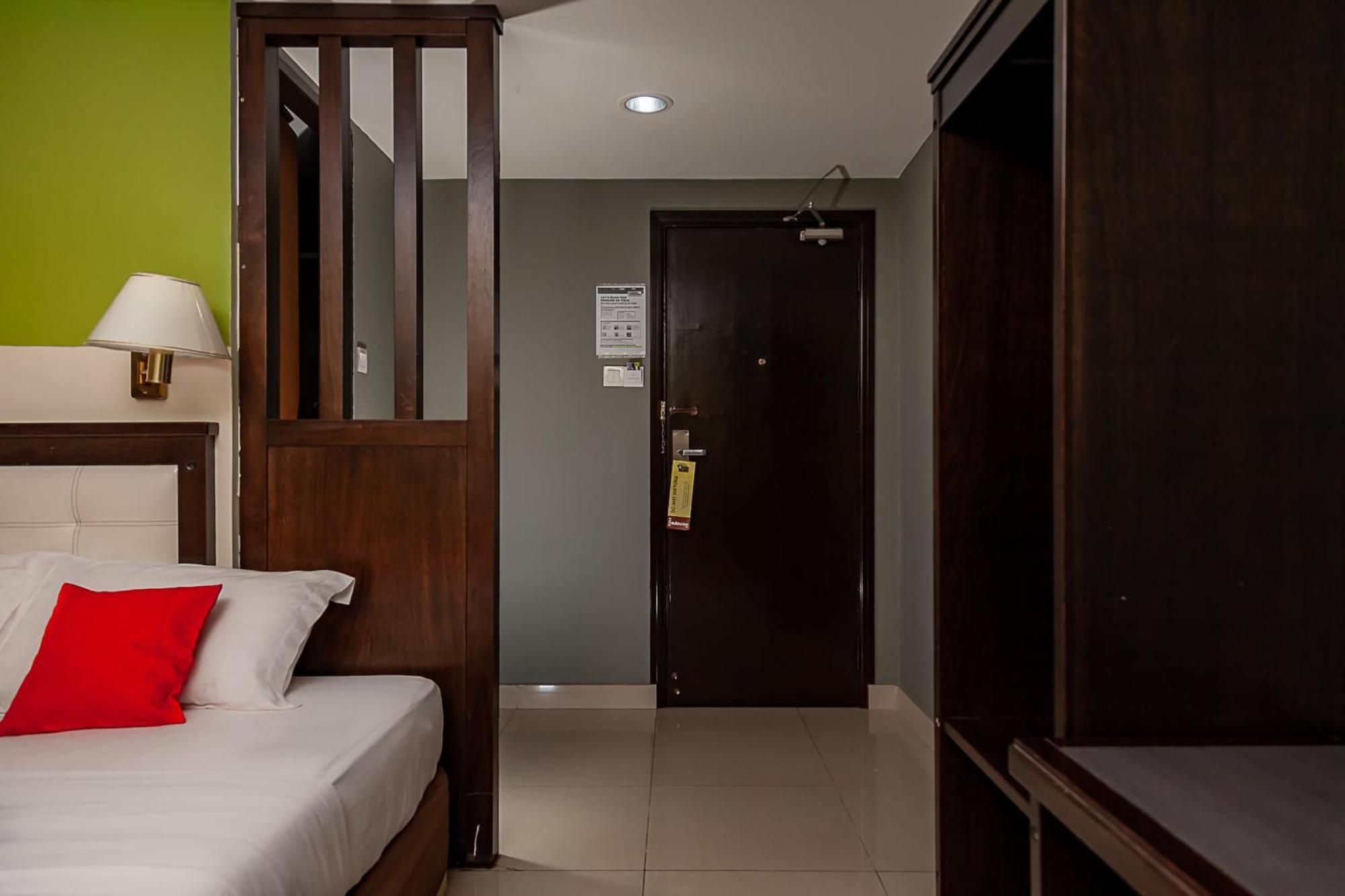 Super Oyo 90055 Mansion Inn سيبو المظهر الخارجي الصورة
