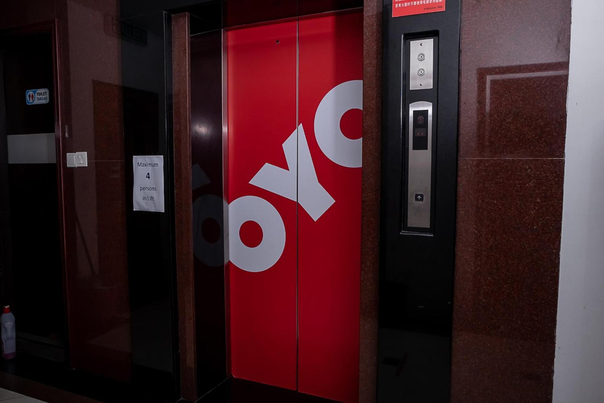 Super Oyo 90055 Mansion Inn سيبو المظهر الخارجي الصورة